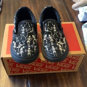 Toddler size 7c skeleton vans
